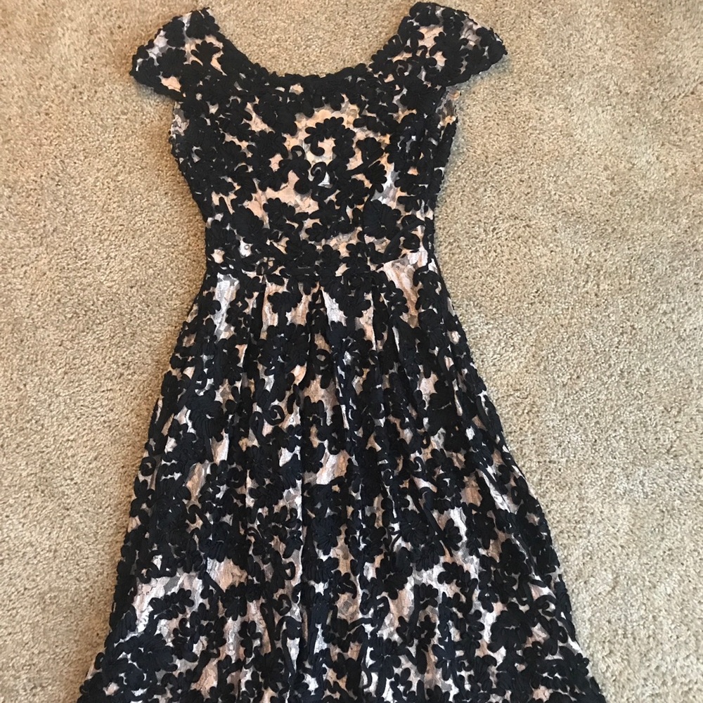 Like New Anthropologie Black/Nude  Dress- size 0